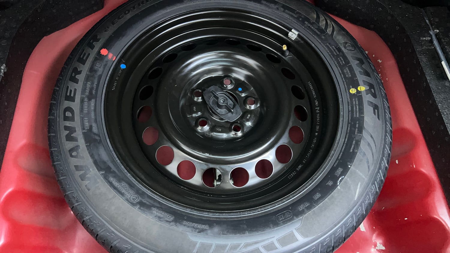 Used 2022 Maruti Suzuki Brezza Vxi AT Petrol Automatic tyres SPARE TYRE VIEW