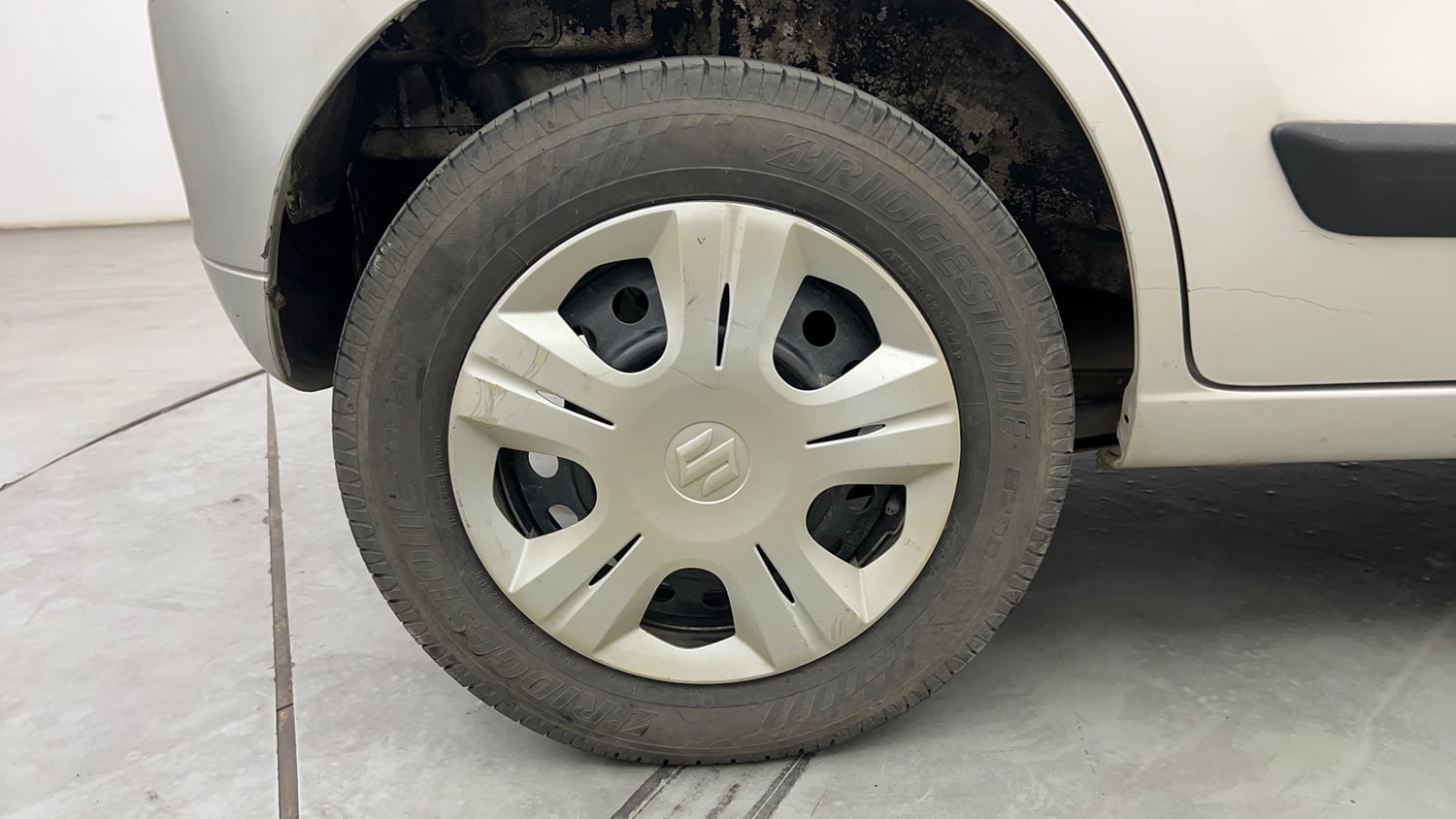 Used 2017 Maruti Suzuki Wagon R VXI Petrol Manual tyres RIGHT REAR TYRE RIM VIEW