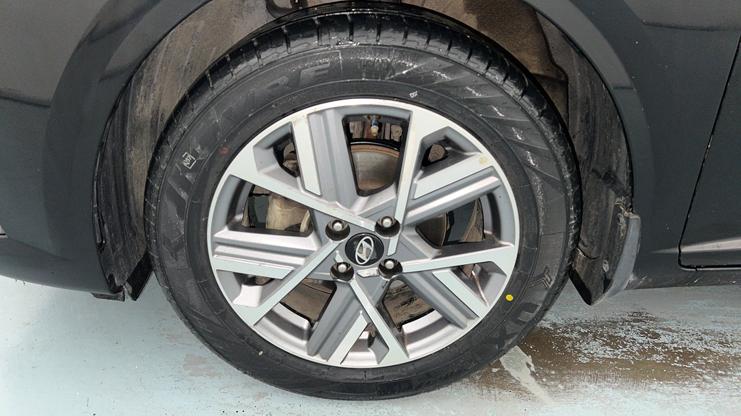 Used 2023 Hyundai Verna SX (O) 1.5 Petrol IVT Petrol Automatic tyres LEFT FRONT TYRE RIM VIEW