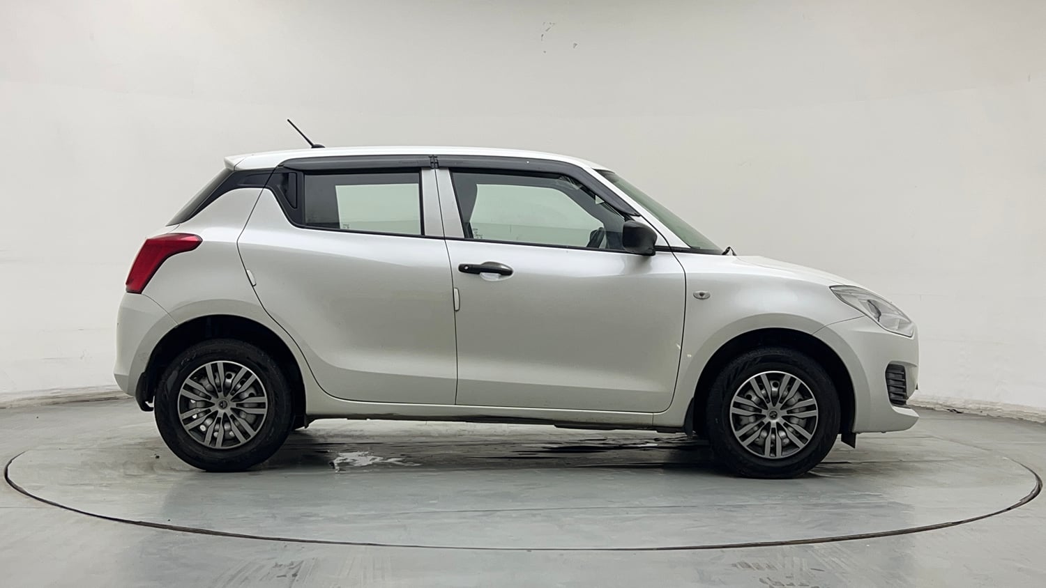Used 2023 Maruti Suzuki Swift LXi Petrol Manual exterior RIGHT SIDE VIEW