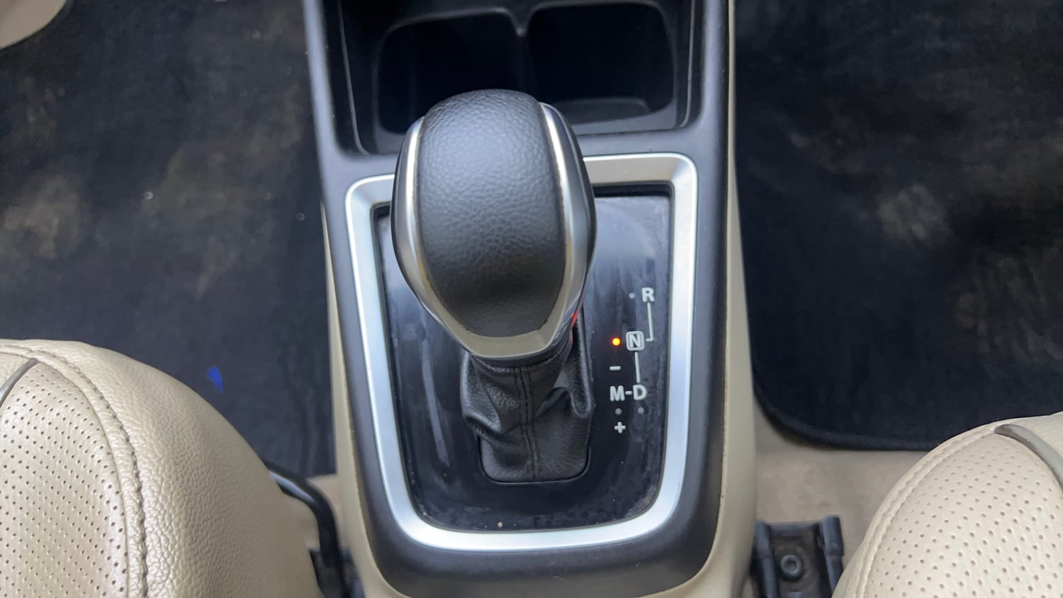 Used 2019 Maruti Suzuki Dzire VXi AMT Petrol Automatic interior GEAR  KNOB VIEW
