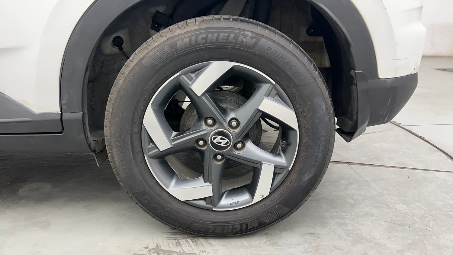 Used 2019 Hyundai Venue SX Plus 1.0 Turbo DCT Petrol Automatic tyres LEFT REAR TYRE RIM VIEW