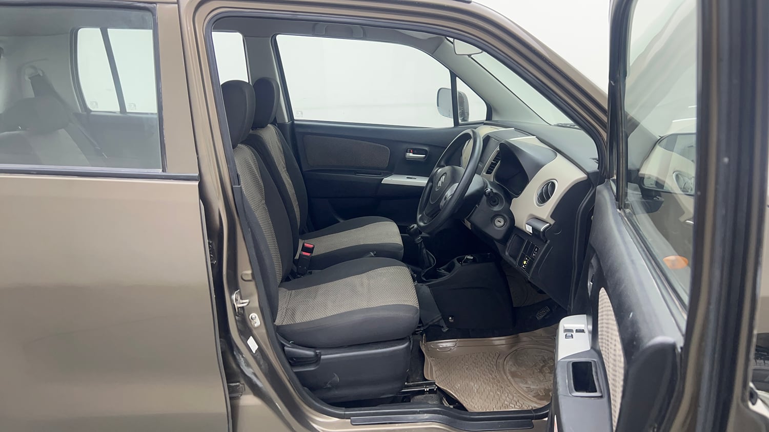 Used 2014 Maruti Suzuki Wagon R LXI CNG Cng Manual interior RIGHT SIDE FRONT DOOR CABIN VIEW