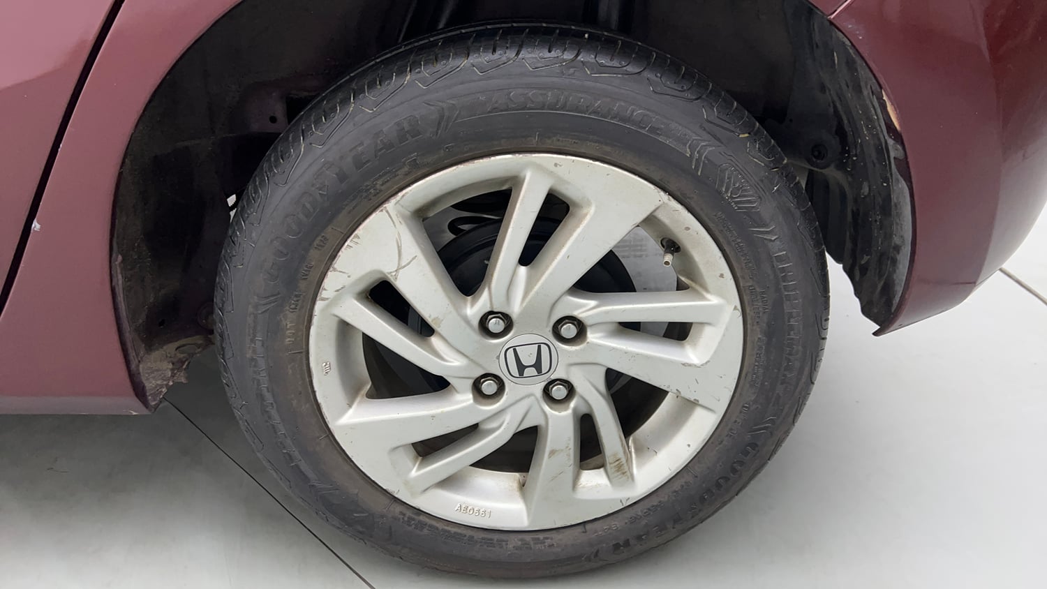 Used 2016 Honda Jazz V AT Petrol Petrol Automatic tyres LEFT REAR TYRE RIM VIEW