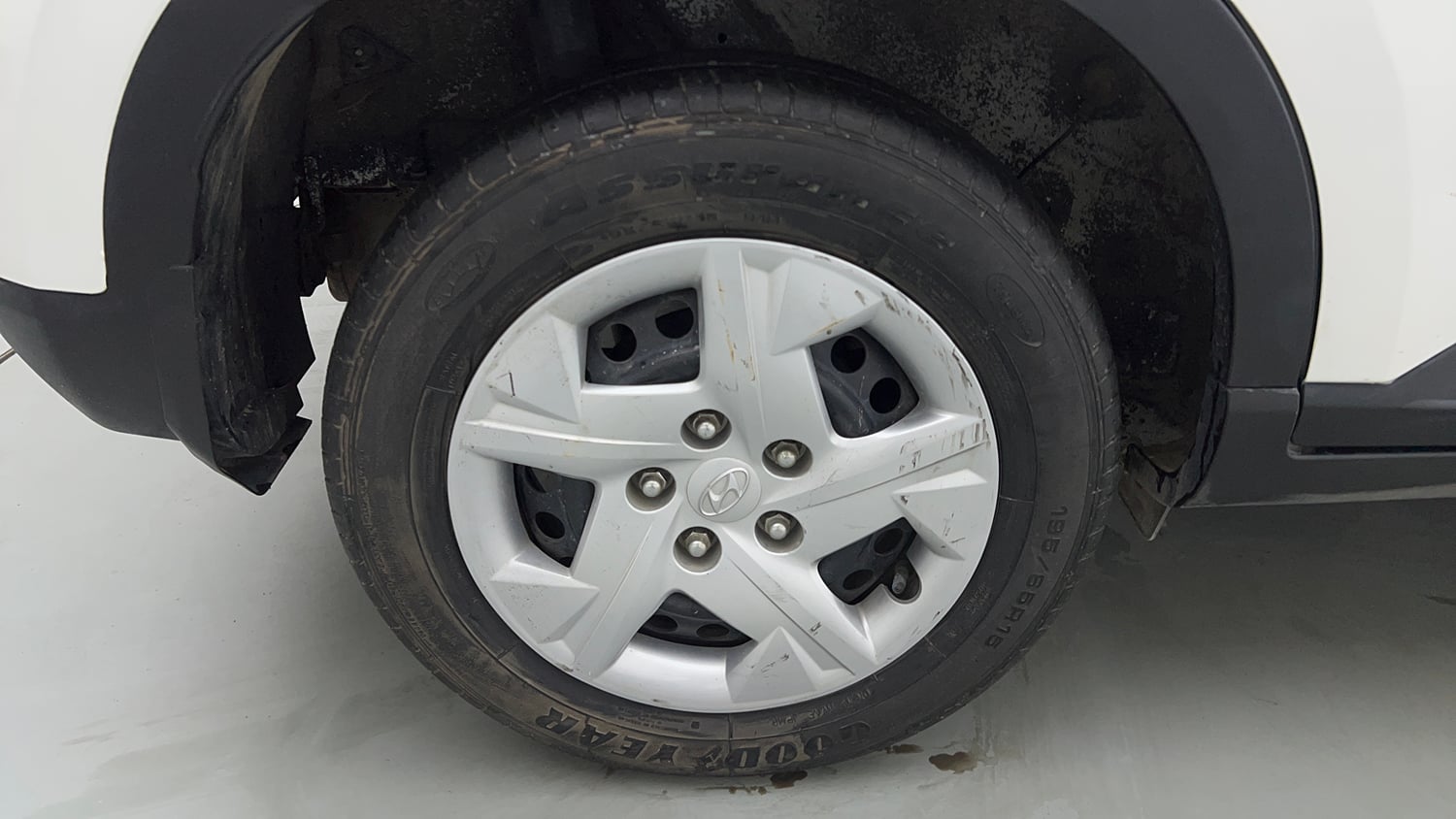 Used 2022 Hyundai Venue S 1.2 Petrol Petrol Manual tyres RIGHT REAR TYRE RIM VIEW