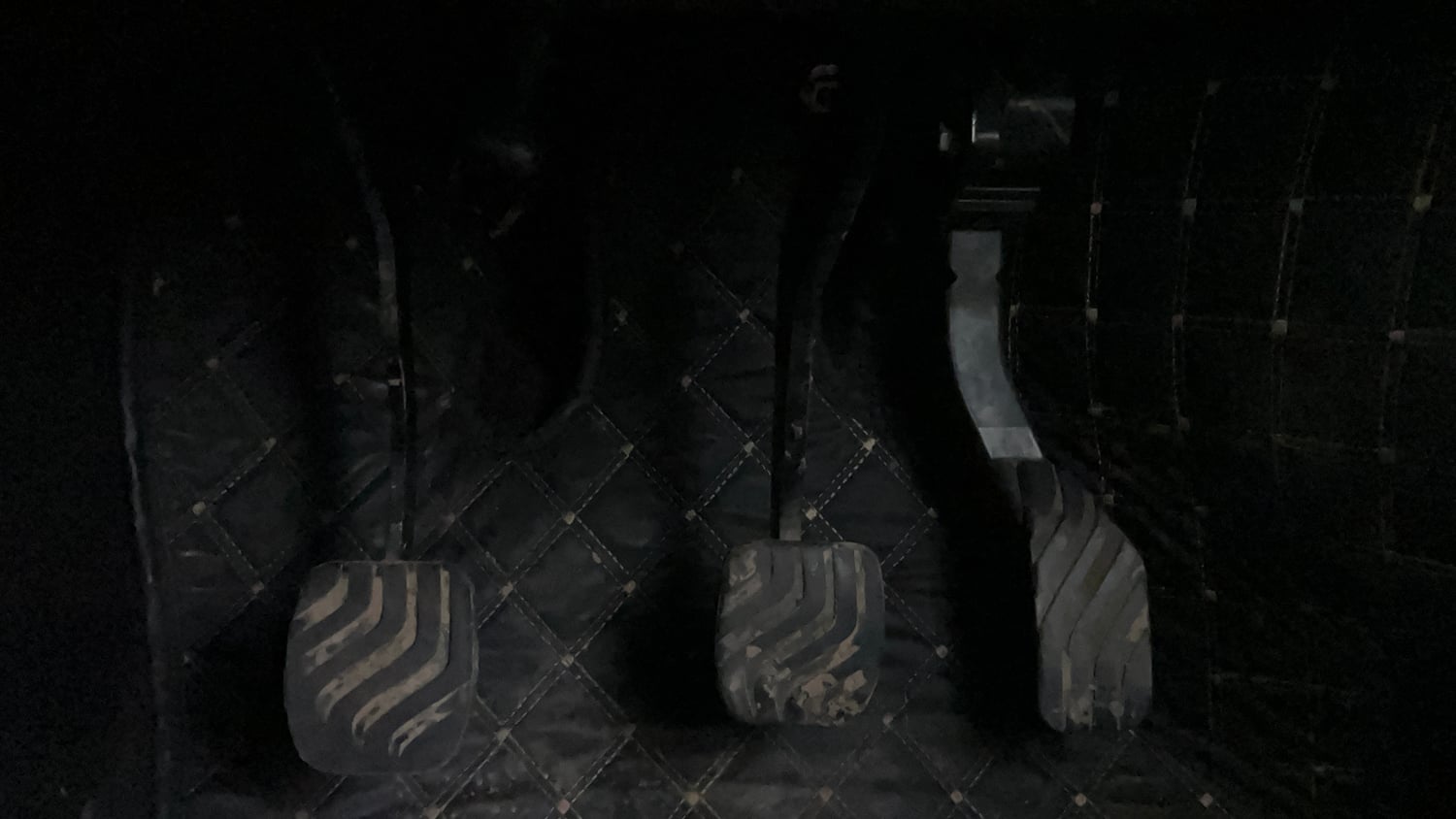 Used 2022 Renault Kiger RXZ Turbo MT Dual Tone Petrol Manual interior PEDALS VIEW