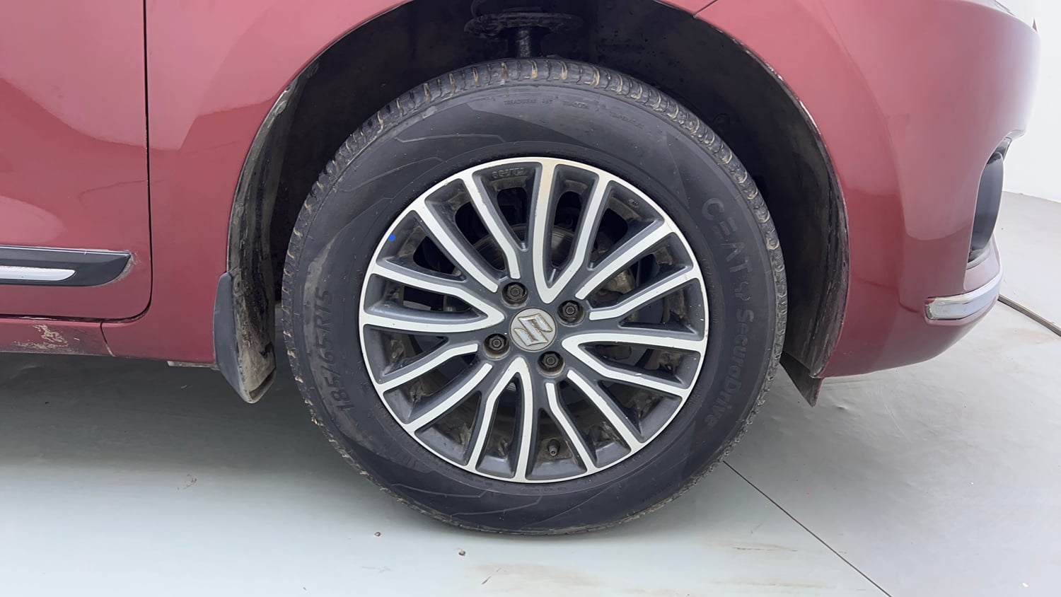Used 2019 Maruti Suzuki Dzire VXi AMT Petrol Automatic tyres RIGHT FRONT TYRE RIM VIEW