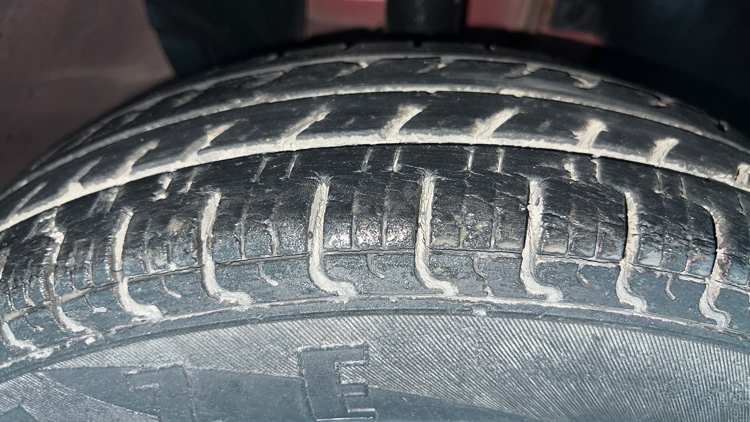 Used 2017 Renault Kwid 1.0 RXT Petrol Manual tyres RIGHT FRONT TYRE TREAD VIEW
