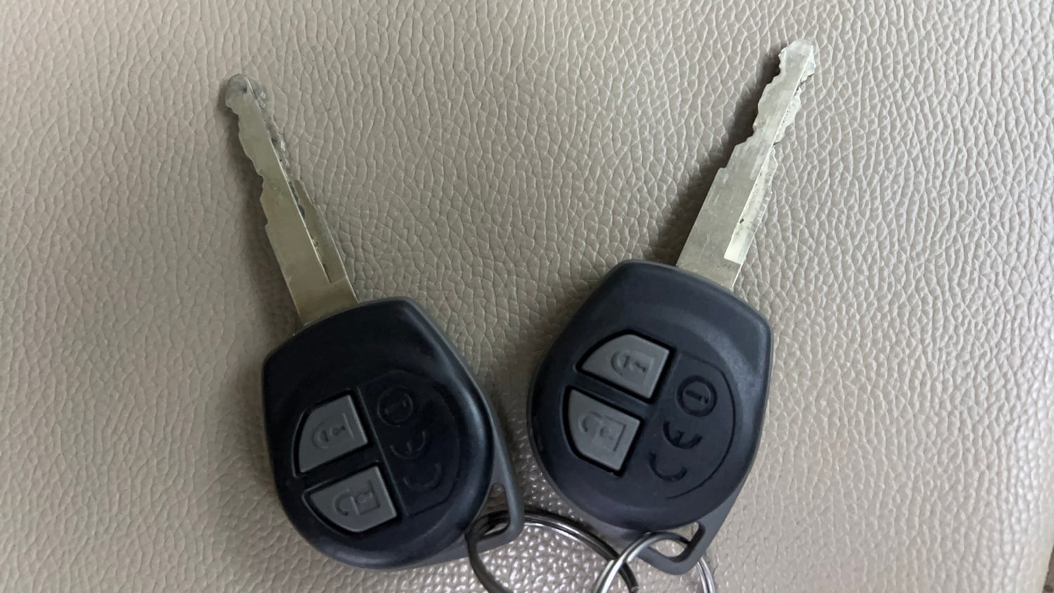 Used 2022 Maruti Suzuki New Ertiga VXi AT Petrol Automatic extra CAR KEY VIEW