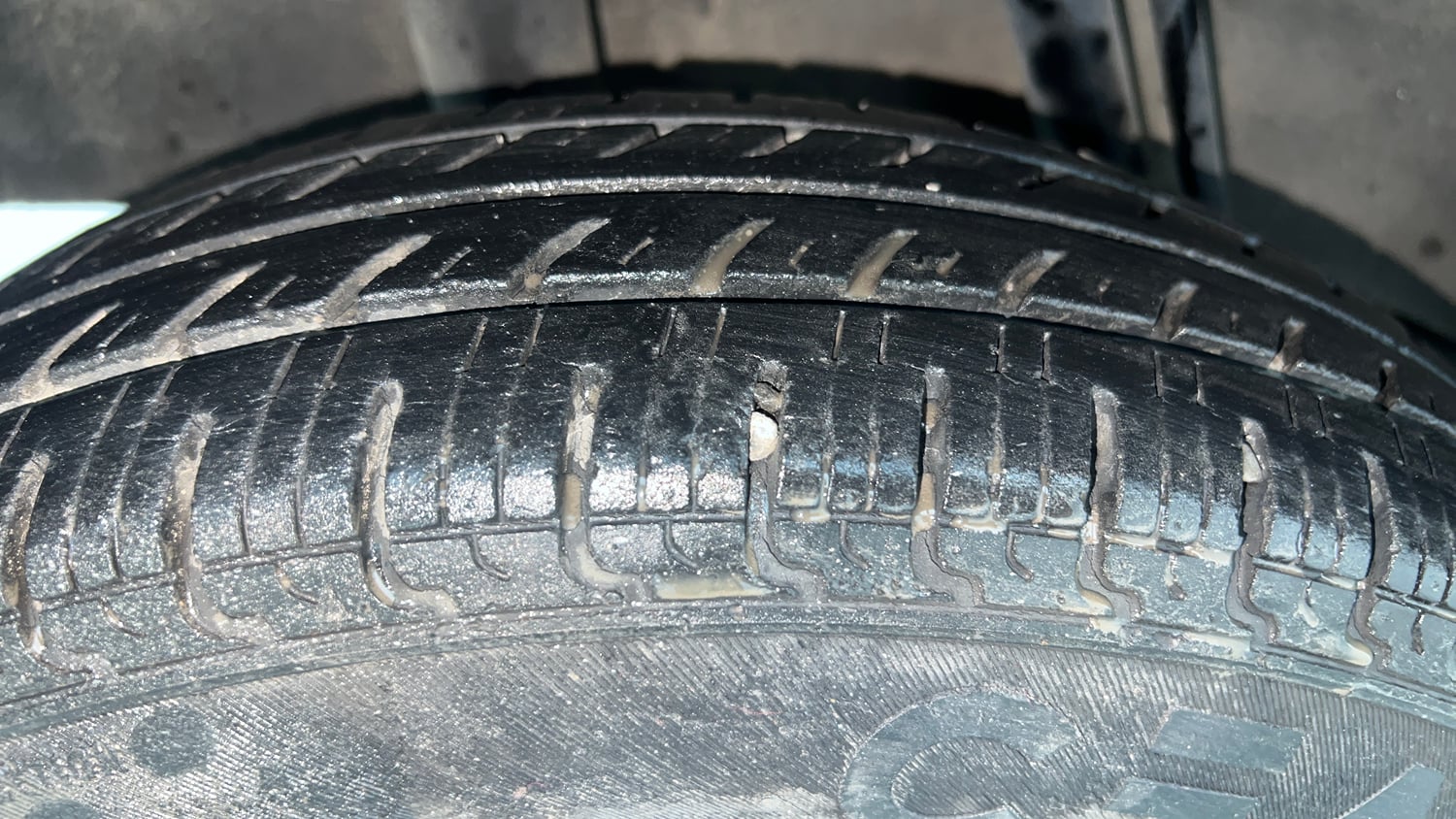 Used 2018 Renault Kwid 1.0 RXT AMT Opt Petrol Automatic tyres RIGHT REAR TYRE TREAD VIEW