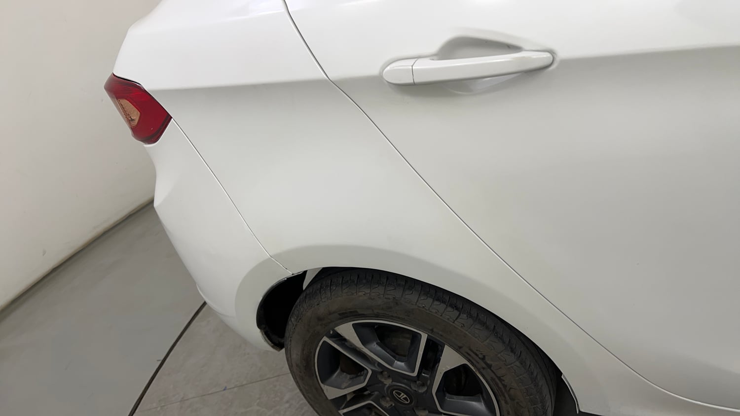 Used 2017 Tata Tigor Revotron XZ Petrol Manual dents MINOR SCRATCH