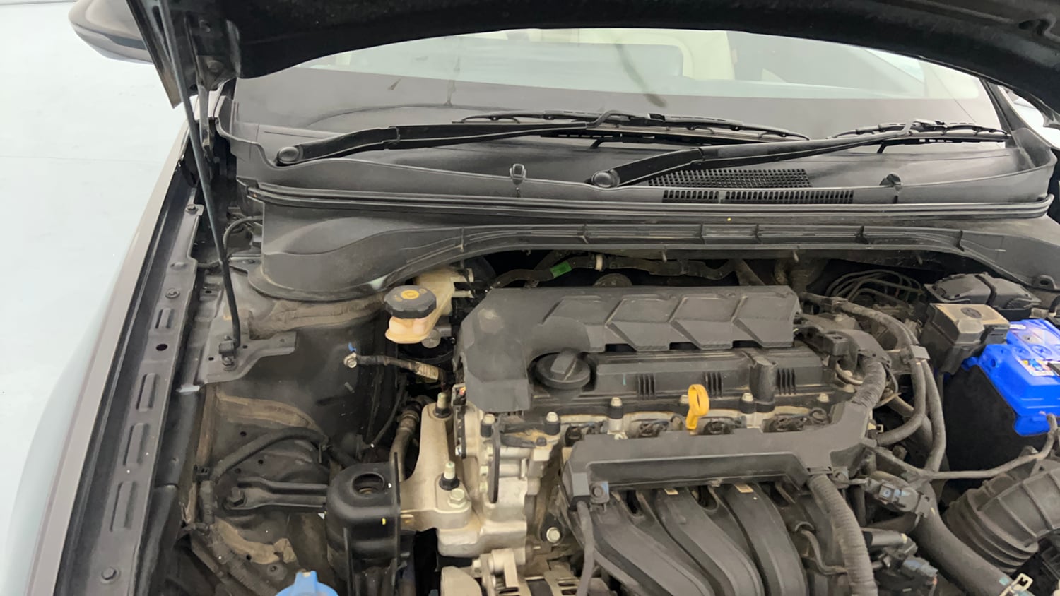 Used 2023 Hyundai Verna SX (O) 1.5 Petrol IVT Petrol Automatic engine ENGINE RIGHT SIDE HINGE & APRON VIEW