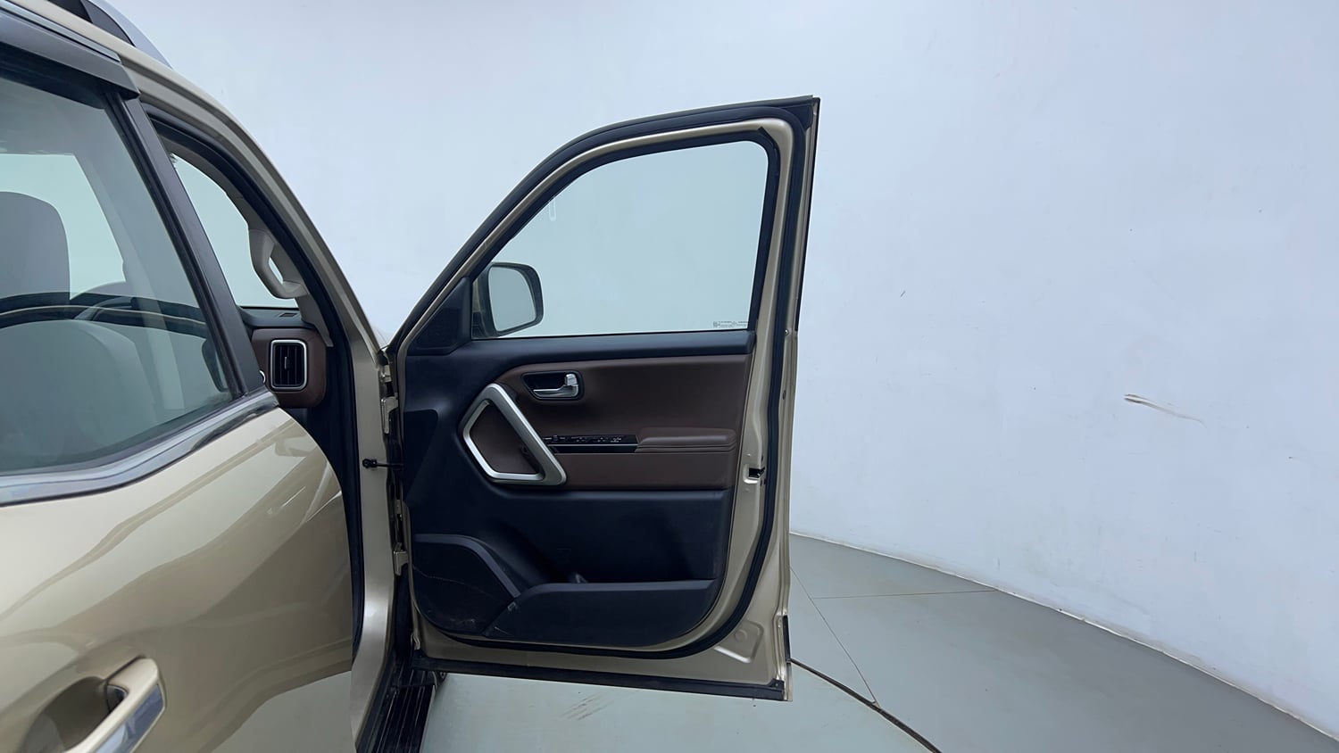 Used 2023 Mahindra Scorpio N Z8 L Petrol AT 6 STR Petrol Automatic interior RIGHT FRONT DOOR OPEN VIEW
