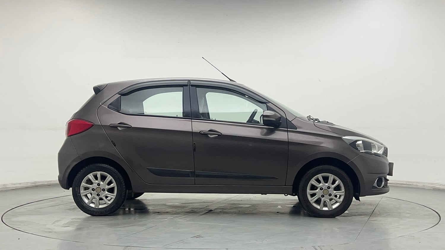 Used 2017 Tata Tiago Revotron XZA Petrol Automatic exterior RIGHT SIDE VIEW