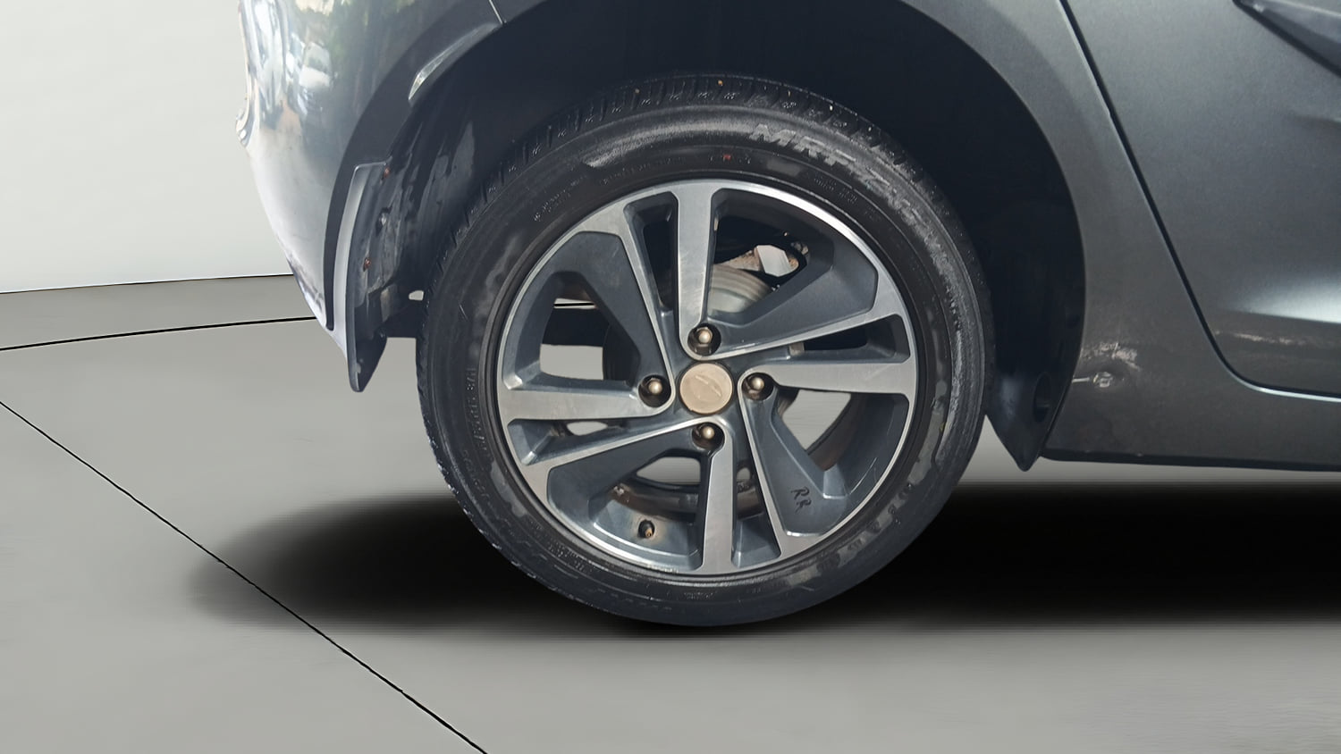 Used 2022 Tata Altroz XZ Plus i-Turbo Petrol Petrol Manual tyres RIGHT REAR TYRE RIM VIEW