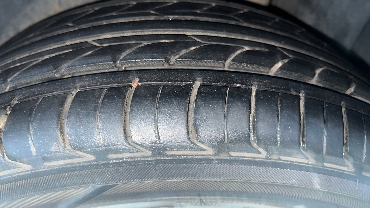 Used 2019 Maruti Suzuki Ciaz Alpha Hybrid 1.5 AT Petrol Automatic tyres LEFT REAR TYRE TREAD VIEW