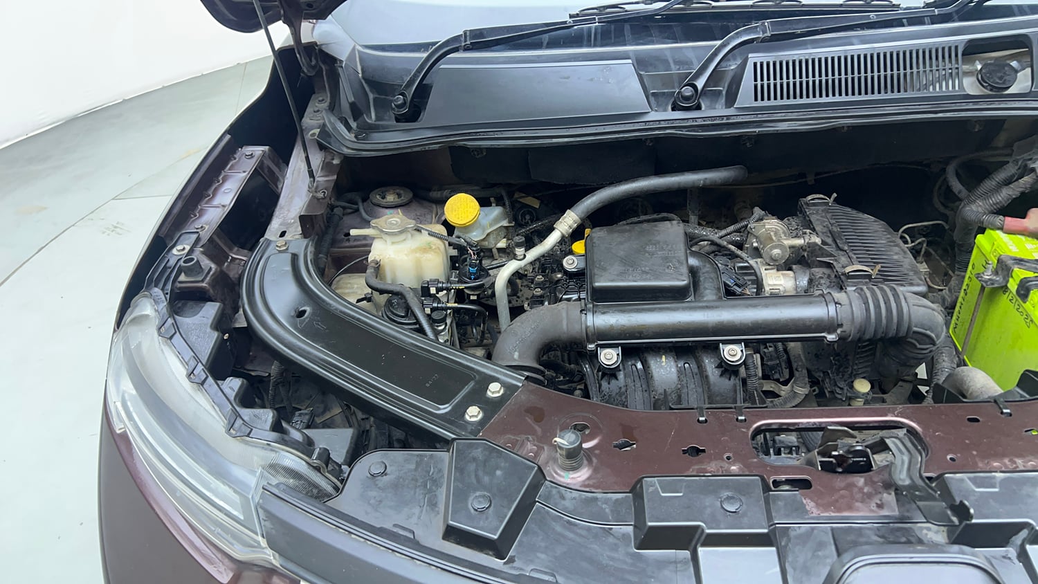 Used 2022 Renault Kiger RXT MT Petrol Manual engine ENGINE RIGHT SIDE VIEW