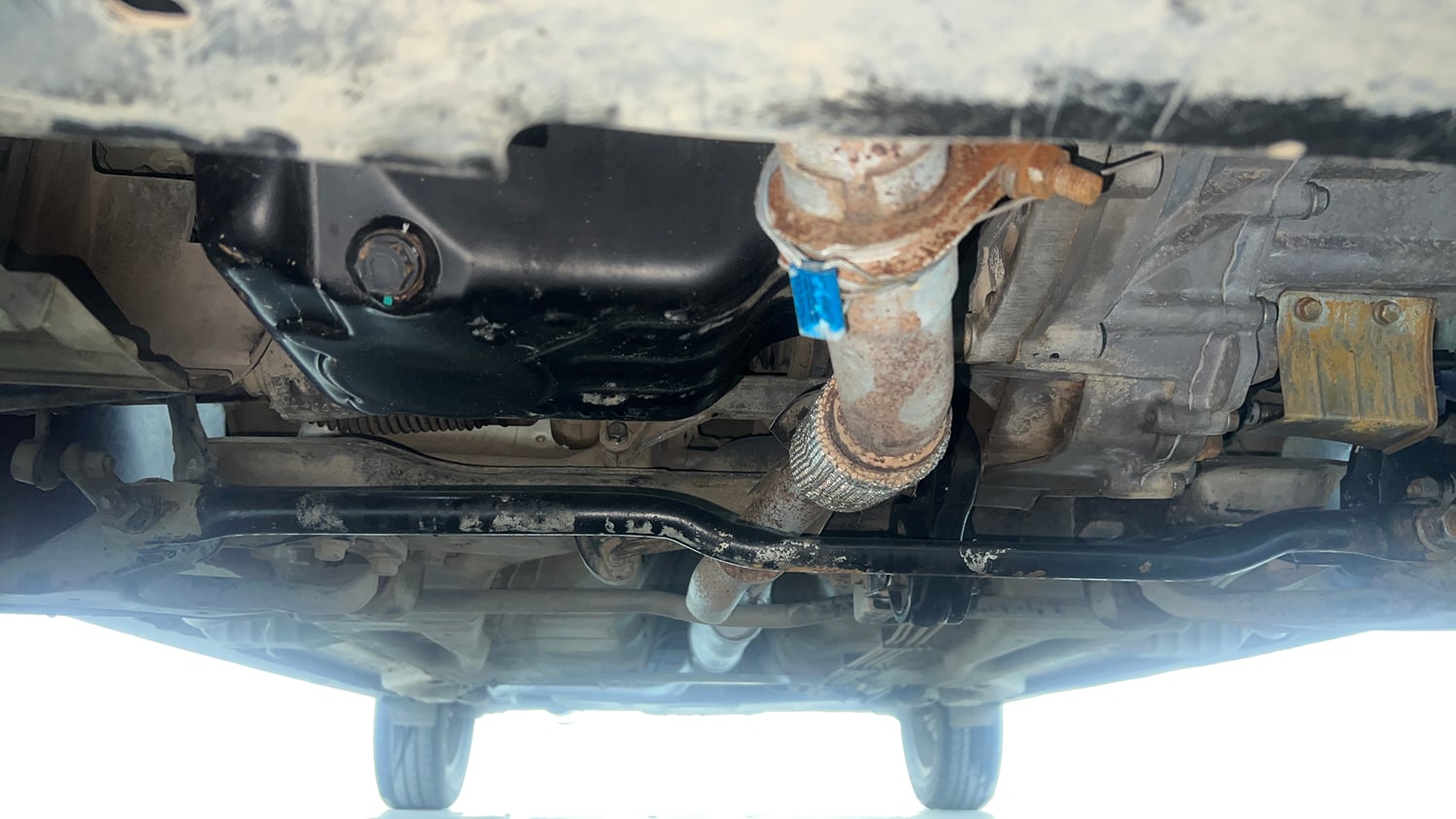 Used 2017 Tata Tiago Revotron XZA Petrol Automatic extra FRONT LEFT UNDERBODY VIEW