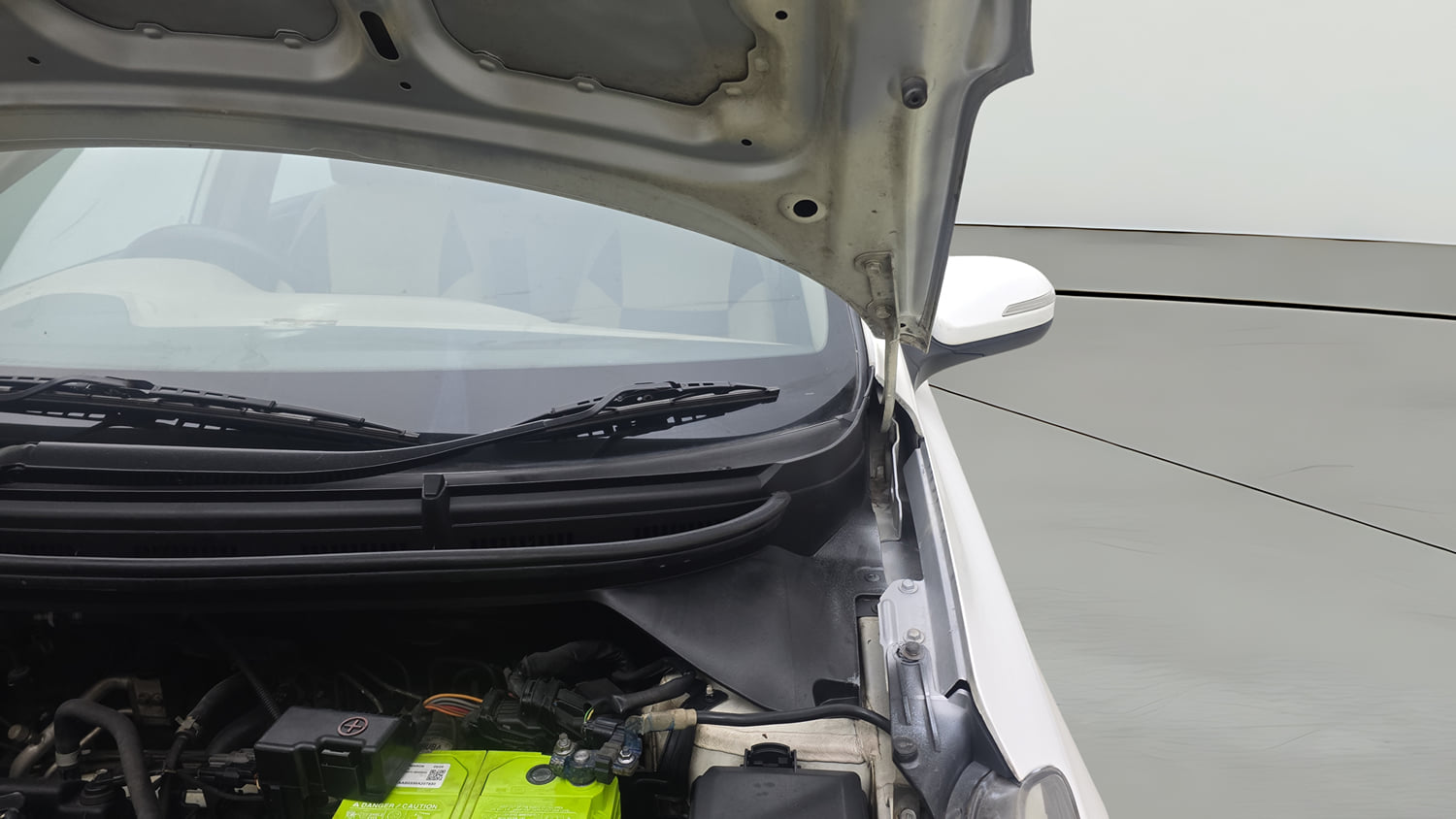 Used 2018 Hyundai Elite i20 Asta 1.2 Petrol Manual engine ENGINE LEFT SIDE HINGE & APRON VIEW