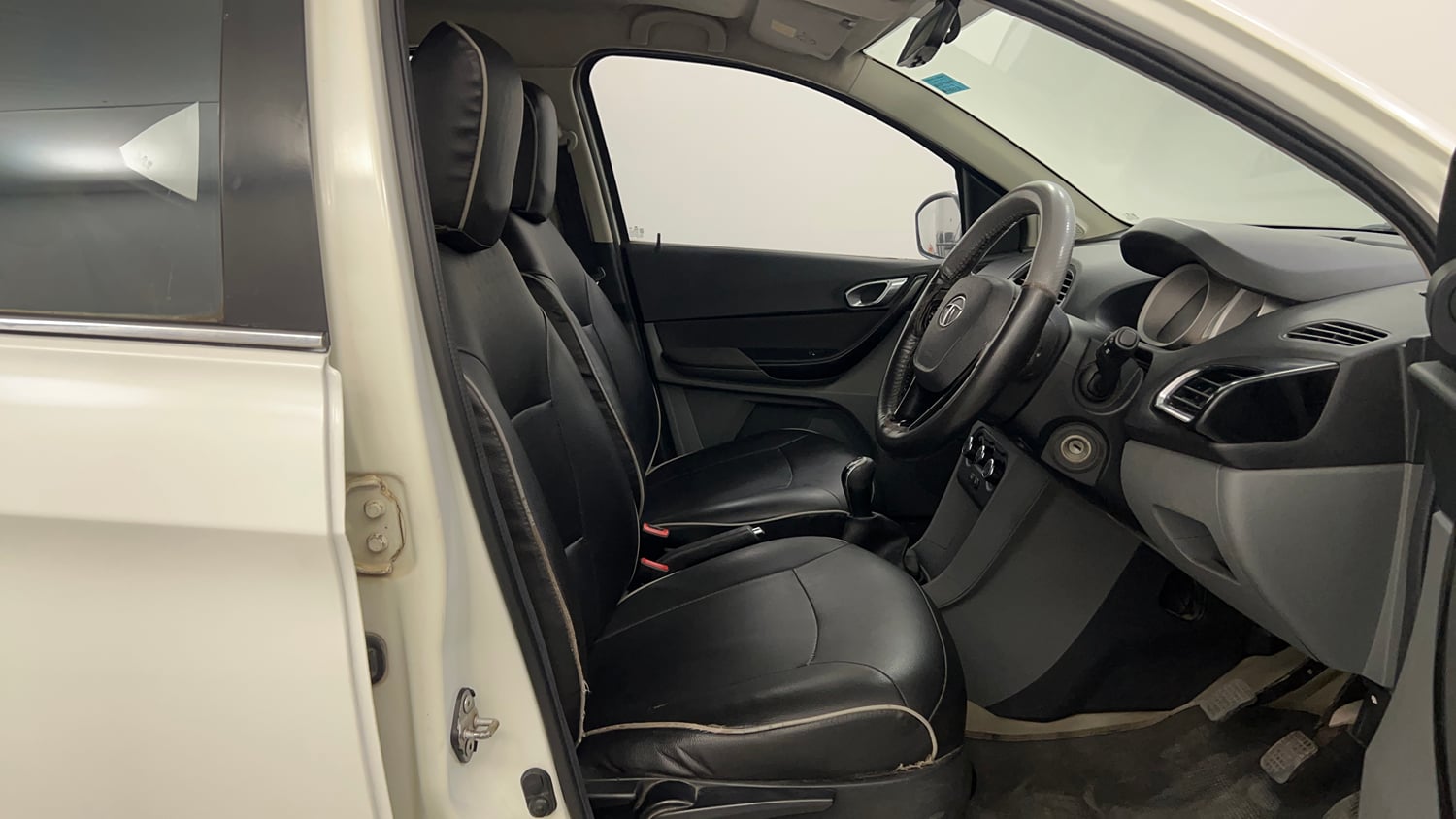 Used 2017 Tata Tigor Revotron XZ Petrol Manual interior RIGHT SIDE FRONT DOOR CABIN VIEW