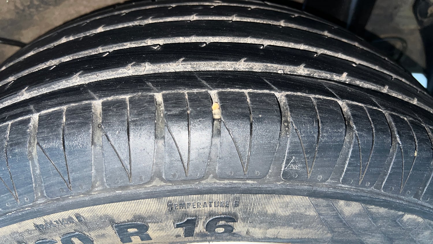 Used 2020 Kia Sonet HTX Plus 1.0 iMT Petrol Manual tyres LEFT REAR TYRE TREAD VIEW