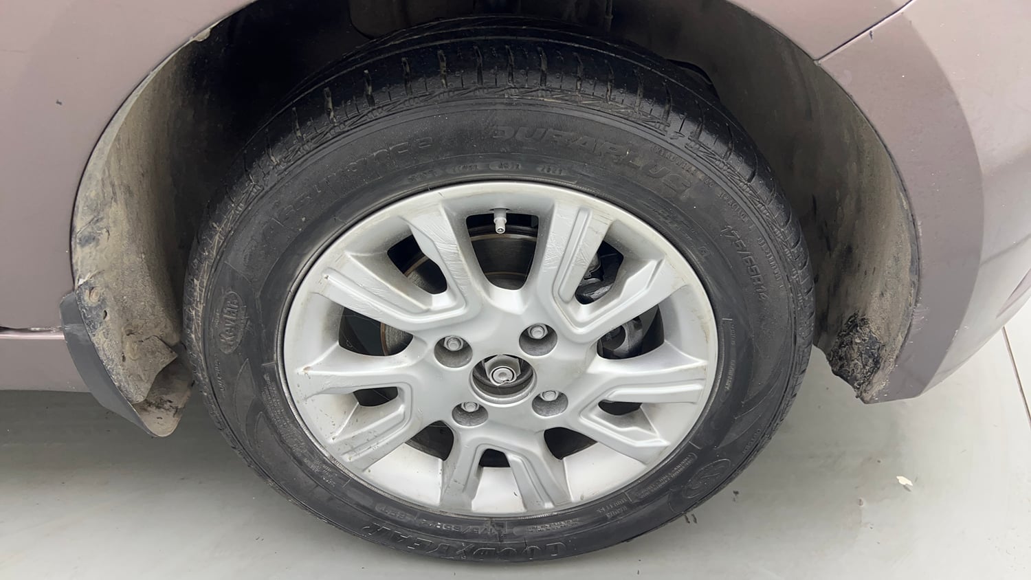 Used 2017 Tata Tiago Revotron XZ Petrol Manual tyres RIGHT FRONT TYRE RIM VIEW