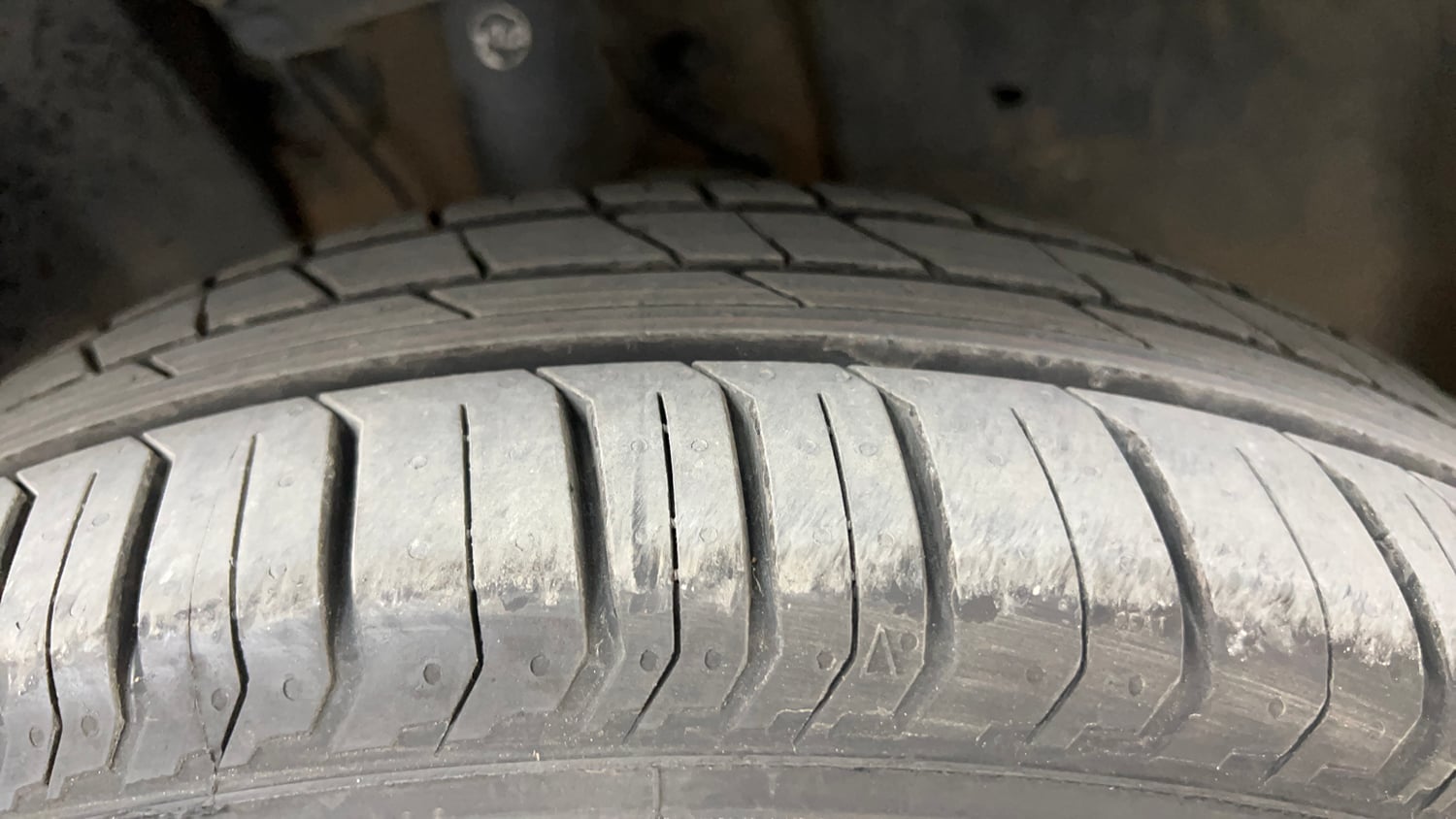 Used 2022 Tata Punch Adventure Rhythm Pack AMT Petrol Automatic tyres RIGHT FRONT TYRE TREAD VIEW