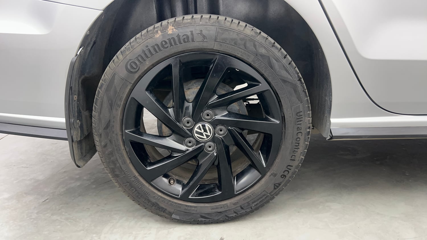 Used 2021 Volkswagen Vento Highline 1.0L TSI Petrol Manual tyres RIGHT REAR TYRE RIM VIEW