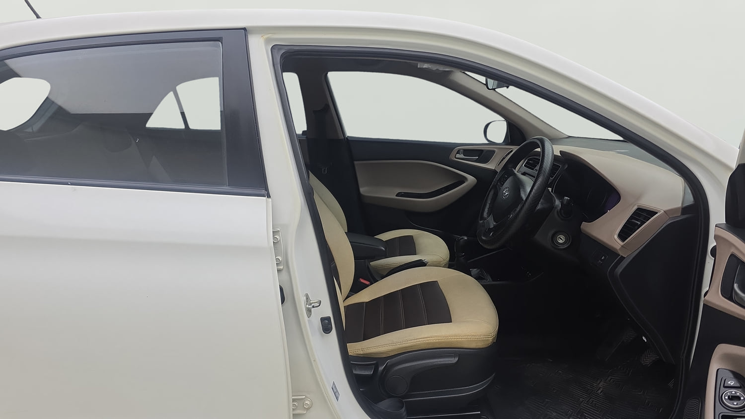Used 2018 Hyundai Elite i20 Asta 1.2 Petrol Manual interior RIGHT SIDE FRONT DOOR CABIN VIEW