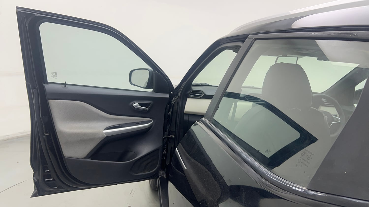 Used 2023 Nissan Magnite XL Petrol Manual interior LEFT FRONT DOOR OPEN VIEW