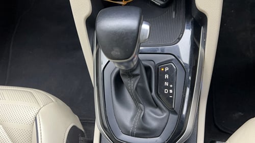Used 2023 Kia Carens Luxury Plus 1.5 Diesel AT 7 STR Diesel Automatic interior GEAR  KNOB VIEW