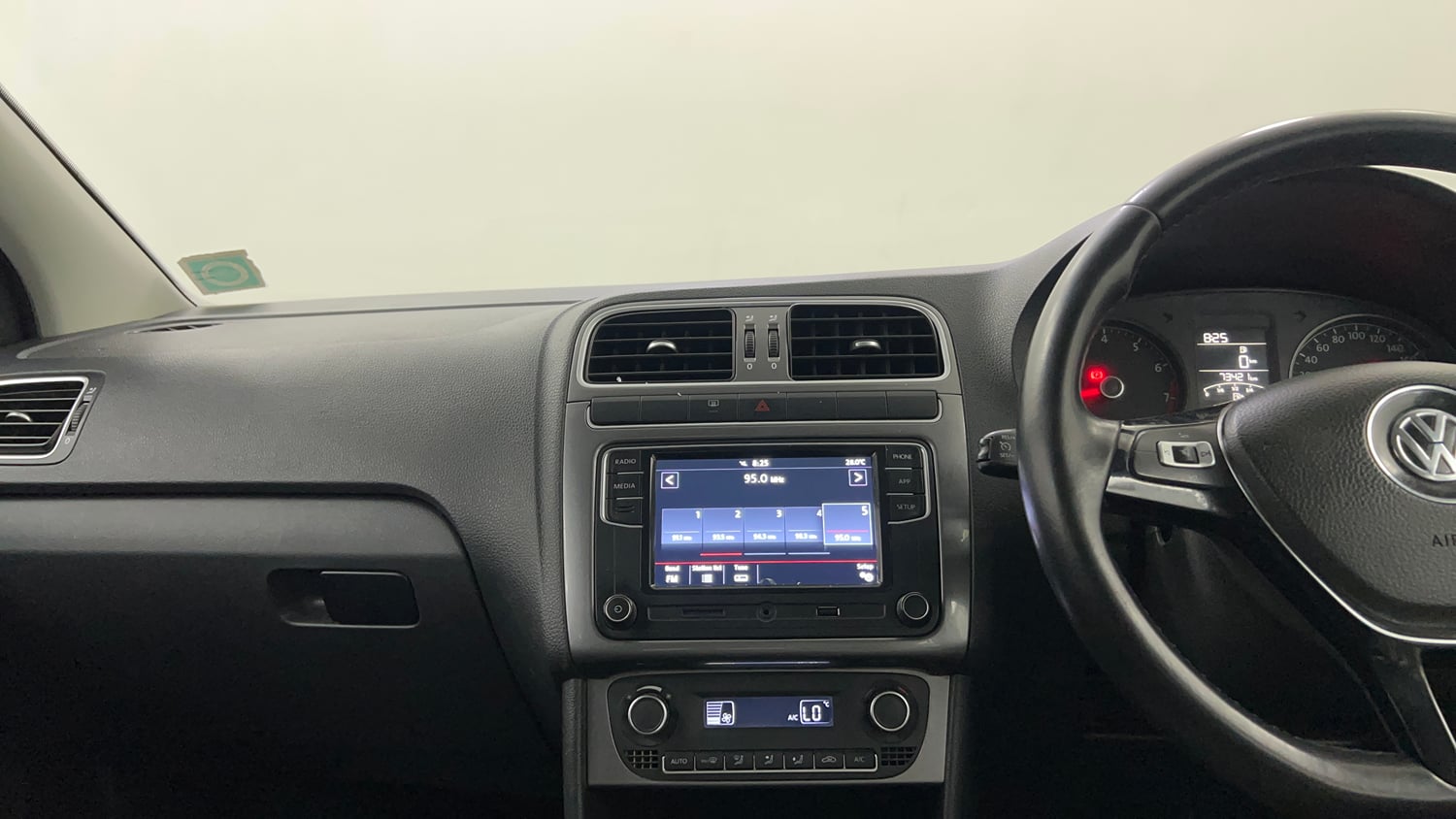 Used 2019 Volkswagen Polo Highline Plus 1.0 (P) 16 Alloy Petrol Manual interior MUSIC SYSTEM & AC CONTROL VIEW