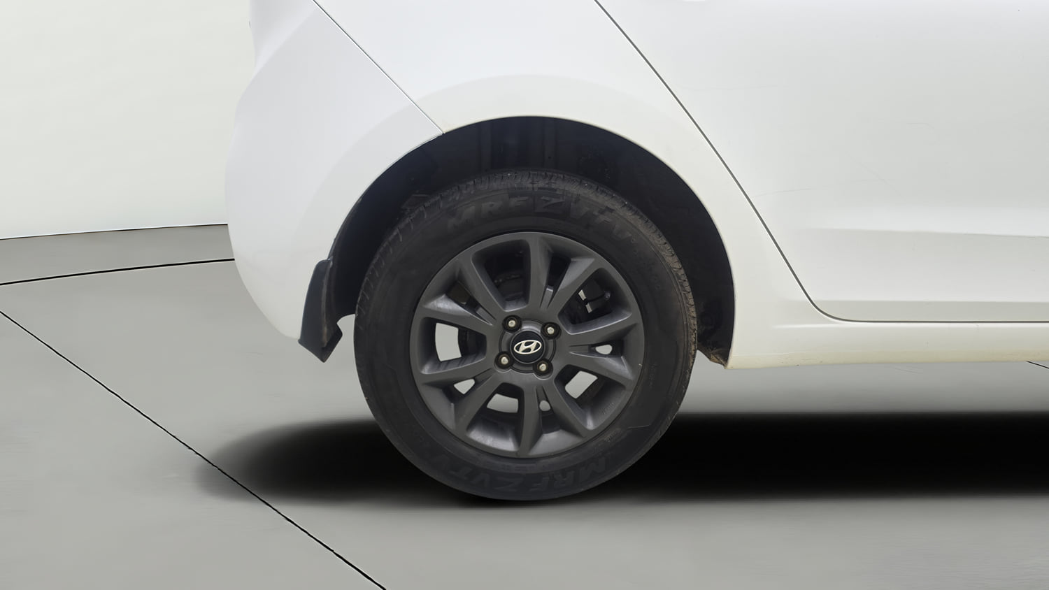 Used 2018 Hyundai Elite i20 Asta 1.2 Petrol Manual tyres RIGHT REAR TYRE RIM VIEW