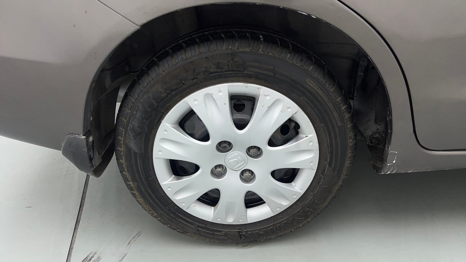 Used 2017 Honda Amaze 1.2 S i-VTEC Petrol Manual tyres RIGHT REAR TYRE RIM VIEW