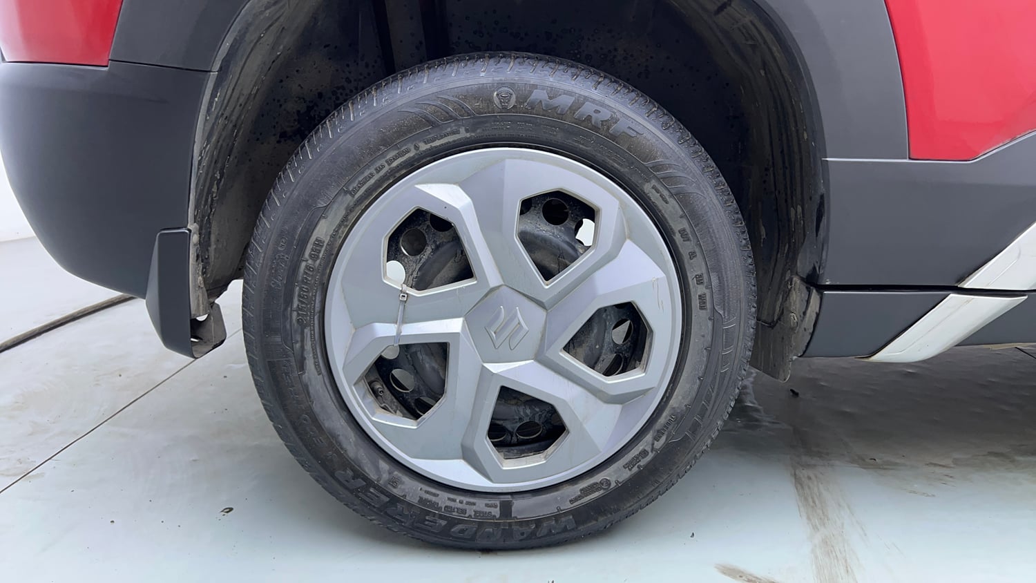 Used 2022 Maruti Suzuki Brezza Vxi AT Petrol Automatic tyres RIGHT REAR TYRE RIM VIEW