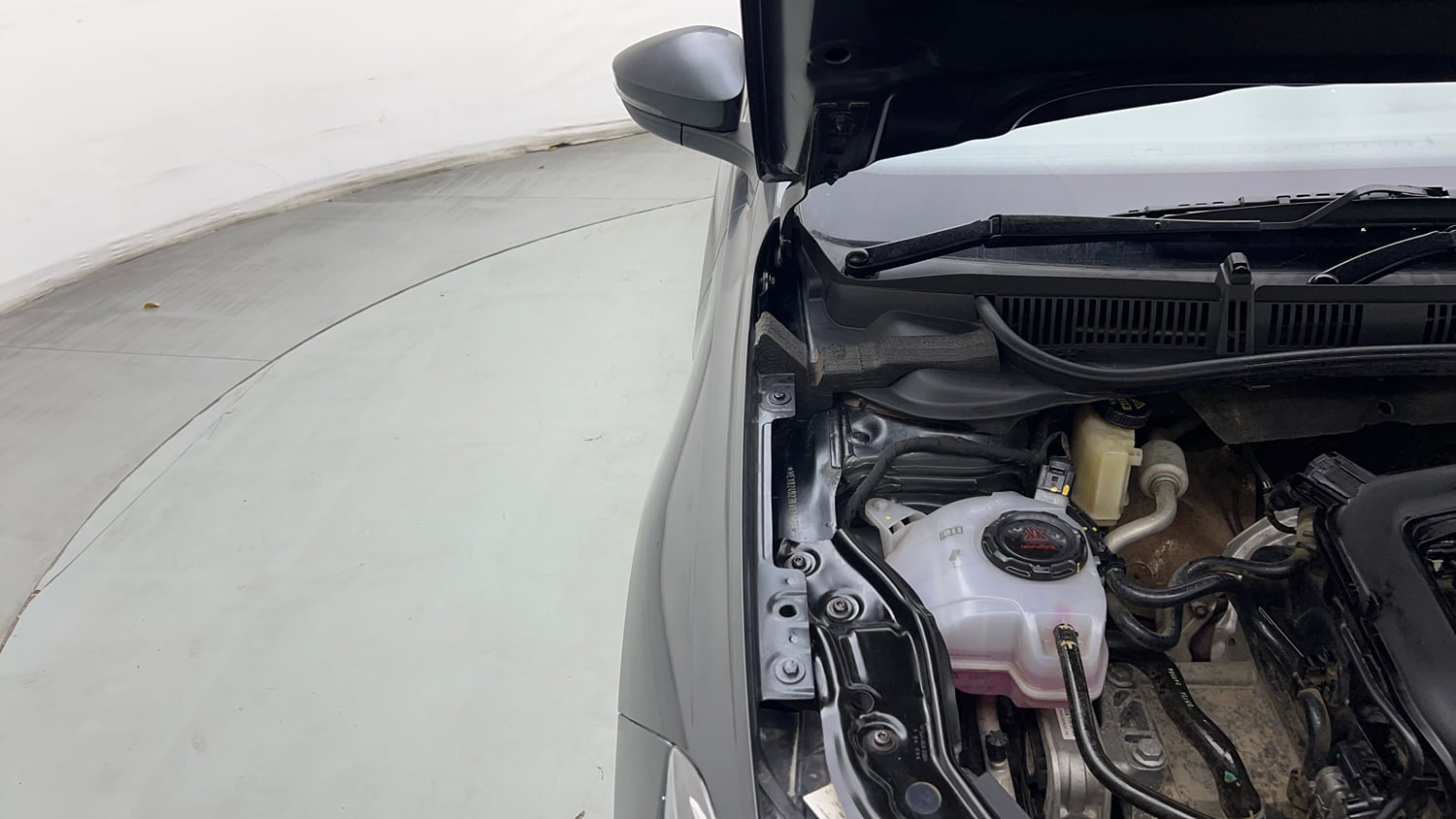 Used 2024 Volkswagen Virtus Highline 1.0 TSI AT Petrol Automatic engine ENGINE RIGHT SIDE HINGE & APRON VIEW