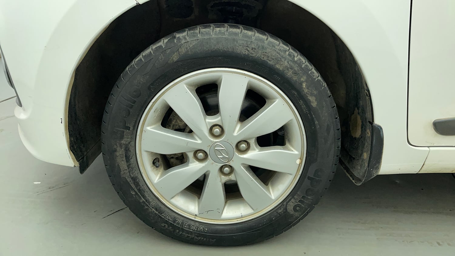 Used 2014 Hyundai Xcent S 1.2 (O) Petrol Manual tyres LEFT FRONT TYRE RIM VIEW
