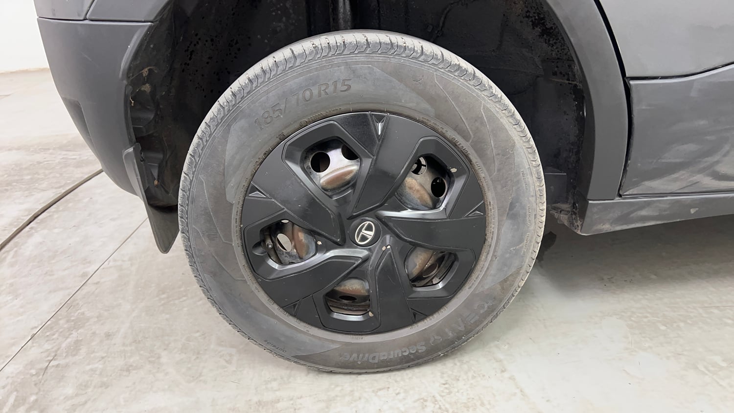 Used 2023 Tata Punch Adventure MT Petrol Manual tyres RIGHT REAR TYRE RIM VIEW