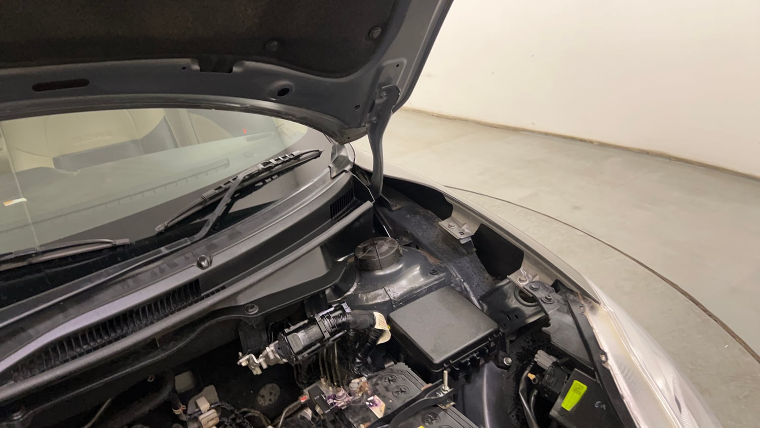 Used 2021 Maruti Suzuki Dzire ZXi AGS Petrol Automatic engine ENGINE LEFT SIDE HINGE & APRON VIEW