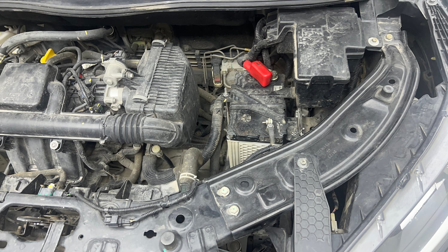 Used 2023 Nissan Magnite XL Petrol Manual engine ENGINE LEFT SIDE VIEW