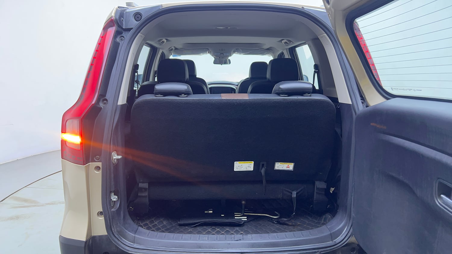 Used 2023 Mahindra Scorpio N Z8 L Petrol AT 6 STR Petrol Automatic interior DICKY INSIDE VIEW