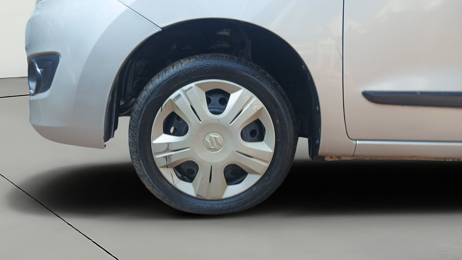 Used 2016 Maruti Suzuki Wagon R 1.0 VXI AMT Petrol Automatic tyres LEFT FRONT TYRE RIM VIEW
