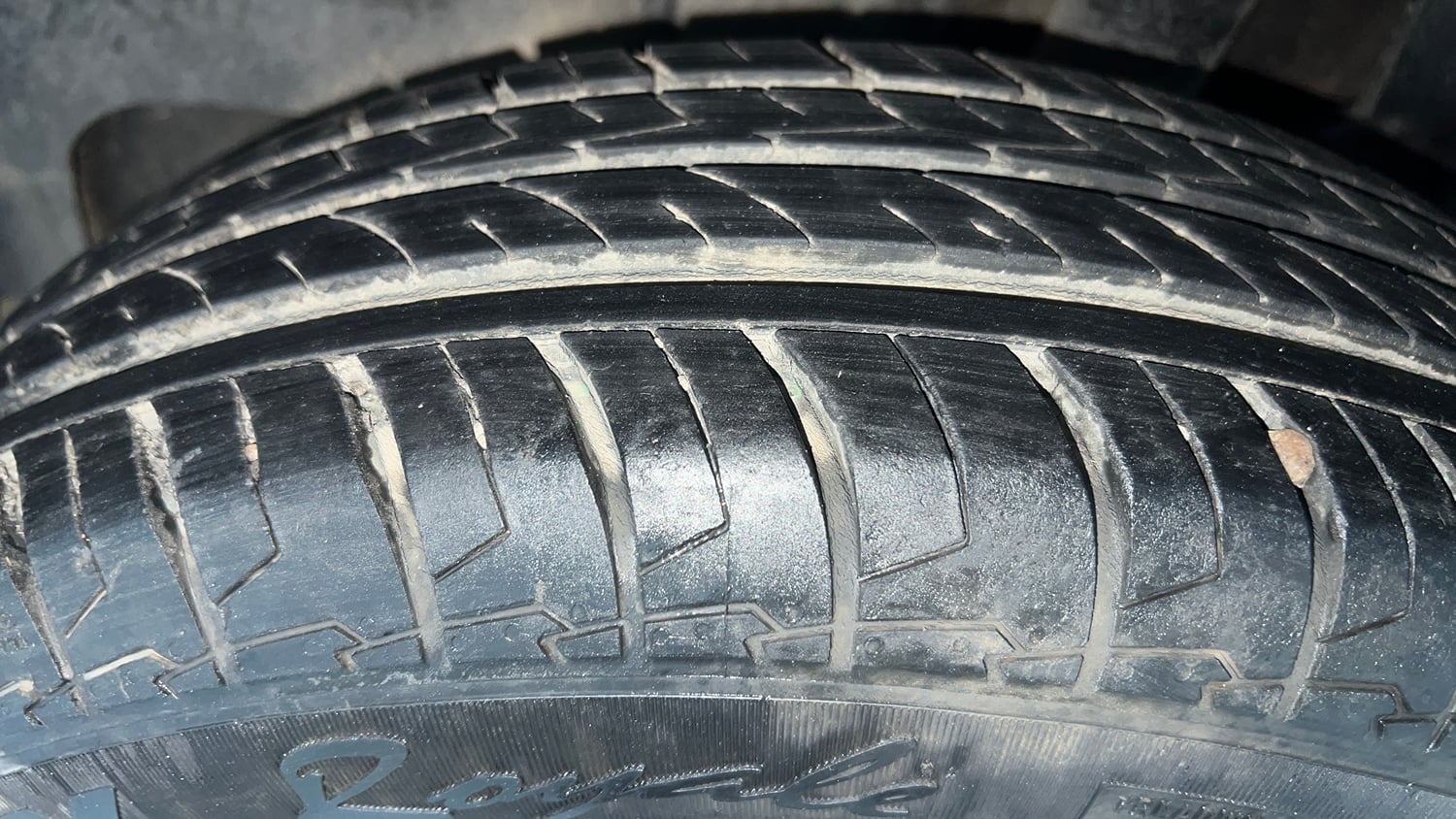 Used 2021 Maruti Suzuki Swift VXi Petrol Manual tyres LEFT REAR TYRE TREAD VIEW