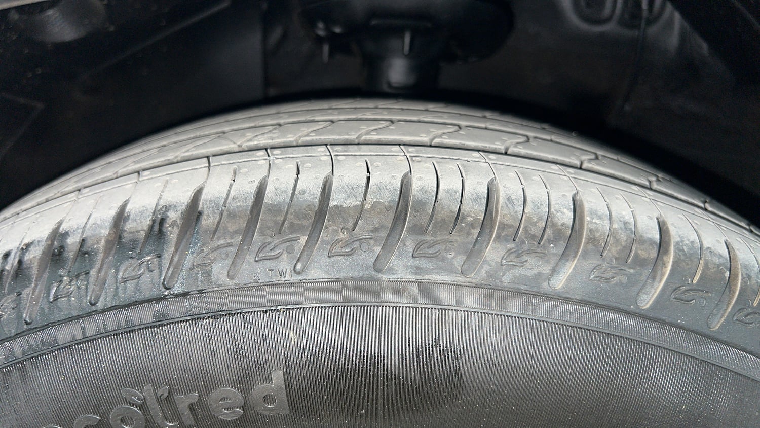 Used 2026 Kia Sonet HTK Plus 1.2 Petrol MT Petrol Manual tyres LEFT FRONT TYRE TREAD VIEW