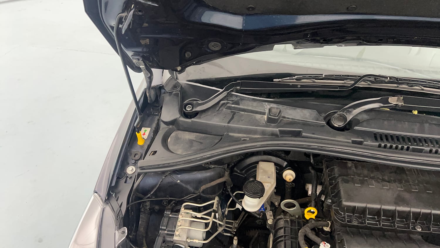 Used 2023 Tata Tigor XZ CNG Cng Manual engine ENGINE RIGHT SIDE HINGE & APRON VIEW