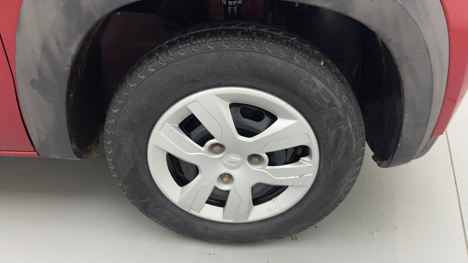 Used 2017 Renault Kwid 1.0 RXT Petrol Manual tyres RIGHT FRONT TYRE RIM VIEW