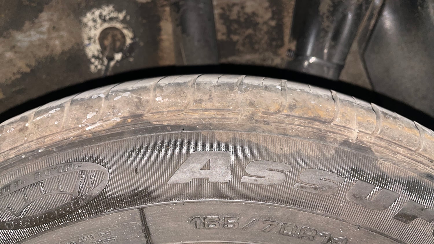 Used 2022 Hyundai Aura S 1.2 CNG Cng Manual tyres LEFT REAR TYRE TREAD VIEW