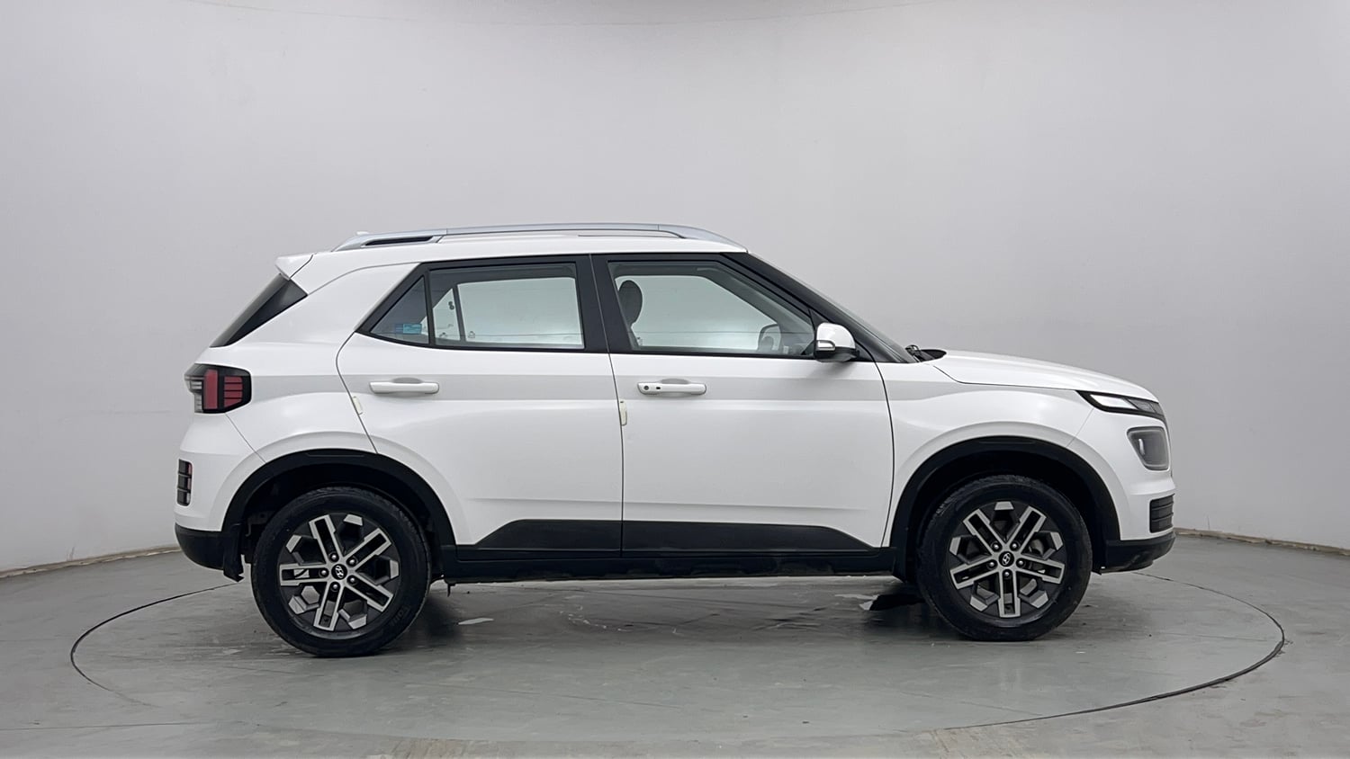 Used 2024 Hyundai Venue SX 1.2 Petrol Petrol Manual exterior RIGHT SIDE VIEW