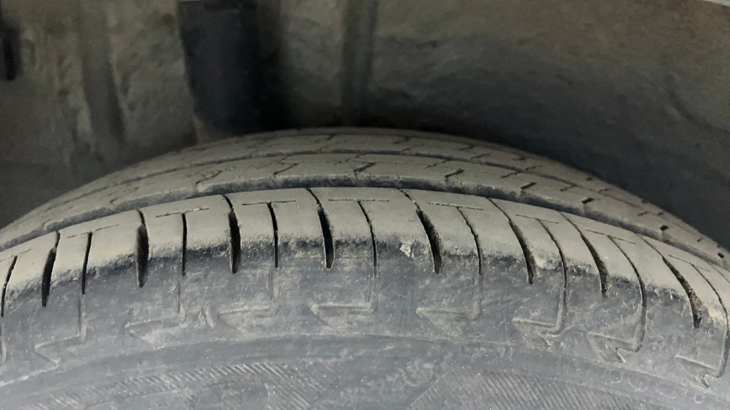 Used 2024 Maruti Suzuki Ignis Delta 1.2 MT Petrol Manual tyres RIGHT REAR TYRE TREAD VIEW