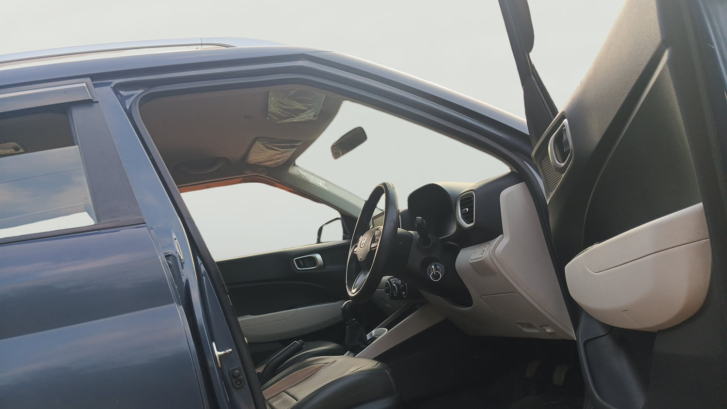 Used 2022 Hyundai Venue S 1.2 Petrol Petrol Manual interior RIGHT SIDE FRONT DOOR CABIN VIEW